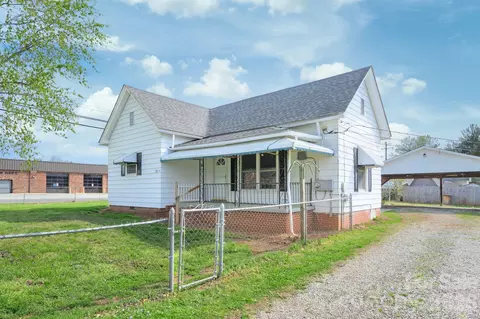 105 Watt St, Cooleemee, NC 27014 photo 2