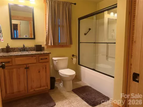 Bath - 476 Double Eagle Dr, Nebo, NC 28761 photo 2 of 3