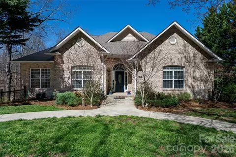 47 Timberwood Dr, Asheville, NC 28806