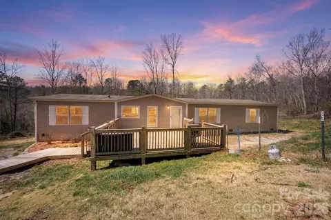 1064 Deer Chase Cir, Cedar Mountain, NC 28718