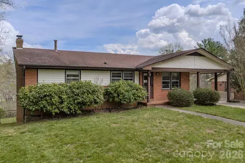 8 Summit Dr, Arden, NC 28704