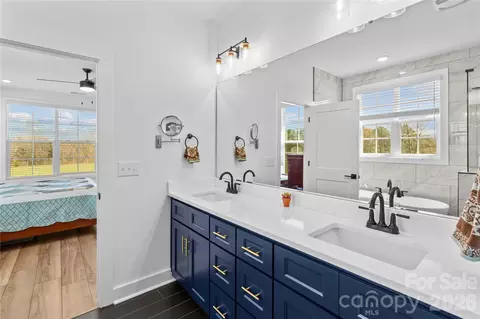 Bath - 160 Galliher Rd, Harmony, NC 28634 photo 4 of 5