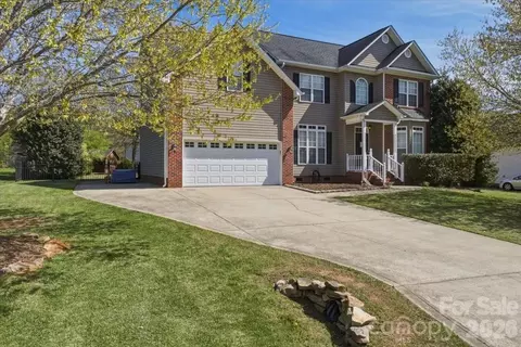 1505 Forest Pointe Ln, Gastonia, NC 28056