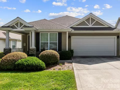7 Eagle Creek S Trl S, Flat Rock, NC 28731