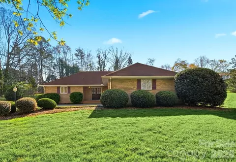 5523 Pine Lake Ct, Hickory, NC 28601