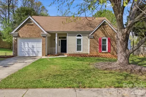 2917 Dellinger Dr, Charlotte, NC 28269