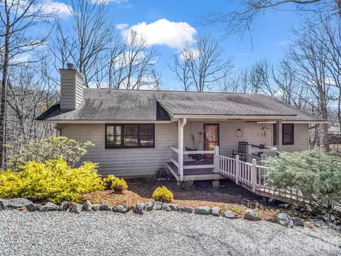 780 Rixhaven Dr, Saluda, NC 28773