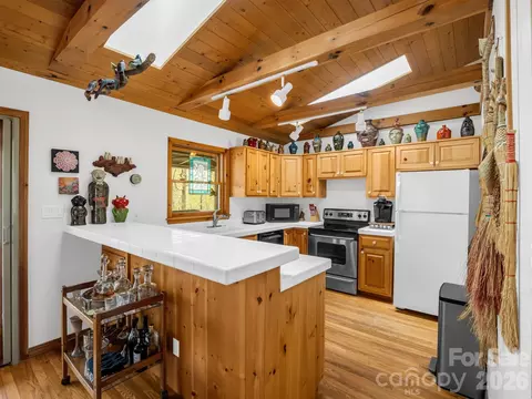 Kitchen - 780 Rixhaven Dr, Saluda, NC 28773 photo 1 of 3