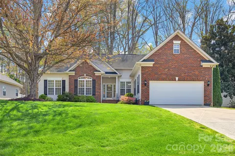2826 Barnard Castle Ln, Matthews, NC 28104