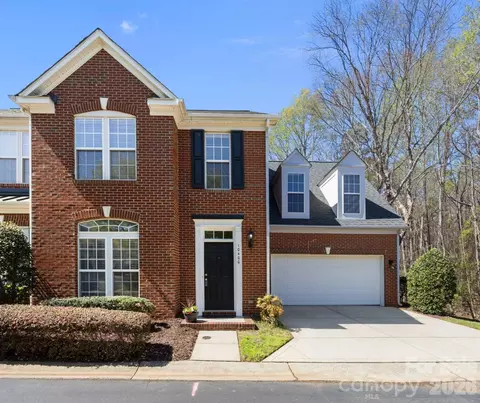 10400 Berkeley Woods Ln, Charlotte, NC 28277