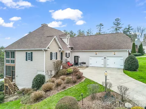 29 Spring Heights Ct, Hendersonville, NC 28791