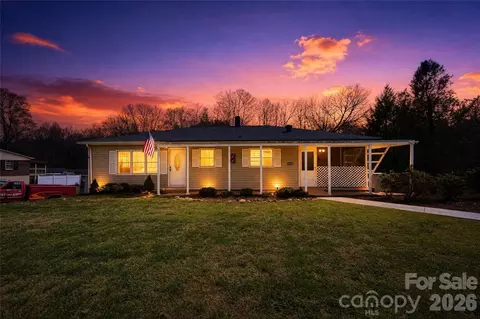 848 Meadowood Ne Dr NE, Lenoir, NC 28645