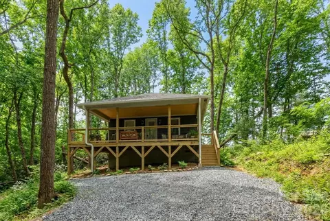 137 E Arbutus Trl, Hendersonville, NC 28792