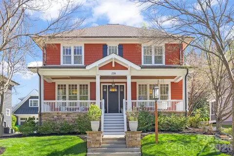 228 Wendover Hill Ct, Charlotte, NC 28211