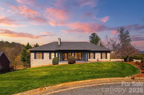 514 Golfview Ct, Lenoir, NC 28645