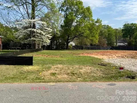 110 Heathwood Rd, Charlotte, NC 28211