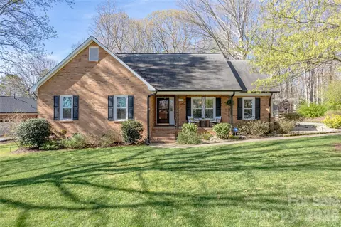 2735 Bent Oak Dr, Matthews, NC 28104