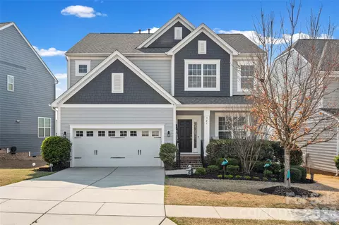 327 Hawks Creek Pkwy, Fort Mill, SC 29708