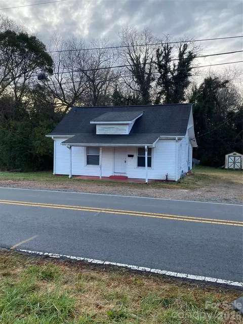 303 Rogers Lake Rd, Kannapolis, NC 28081