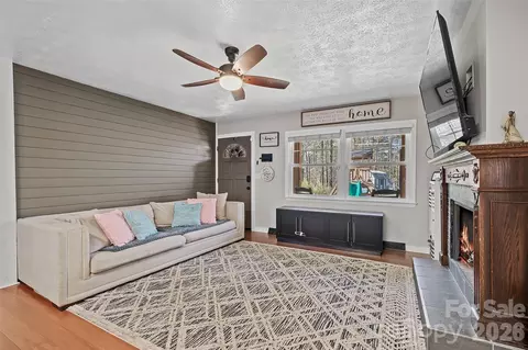 294 Timberlane Dr, Etowah, NC 28729