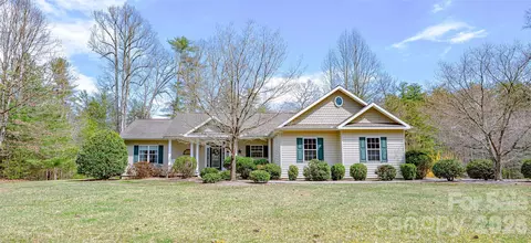 102 Fish Hawk Dr, Hendersonville, NC 28739