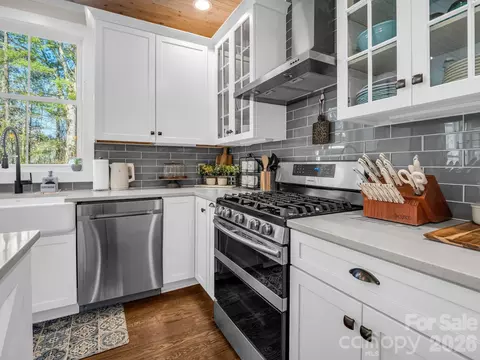 Kitchen - 52 Old Spring Dr, Candler, NC 28715 photo 4 of 5