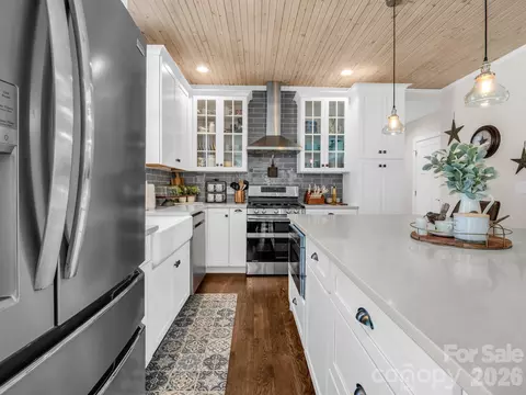 Kitchen - 52 Old Spring Dr, Candler, NC 28715 photo 3 of 5