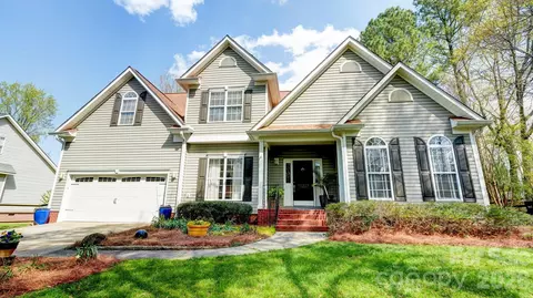 10207 Rougemont Ln, Charlotte, NC 28277