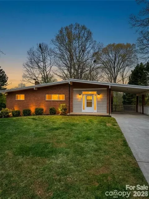 3743 Crosland Rd, Winston Salem, NC 27106