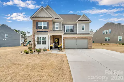 224 Hamptons Cove Rd, Troutman, NC 28166