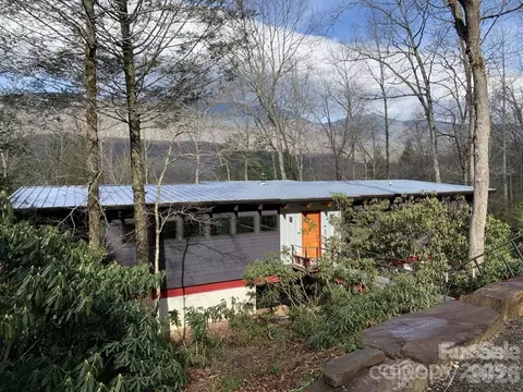 448 Mt Mitchell Dr, Burnsville, NC 28714