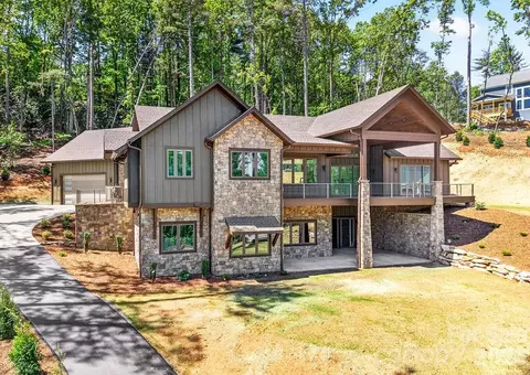 246 Northview Dr, Hendersonville, NC 28791