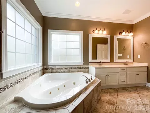 Bath - 62 Will Evans Rd, Jefferson, SC 29718 photo 3 of 7