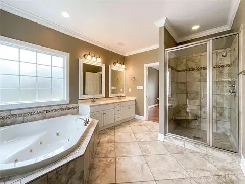 Bath - 62 Will Evans Rd, Jefferson, SC 29718 photo 4 of 7