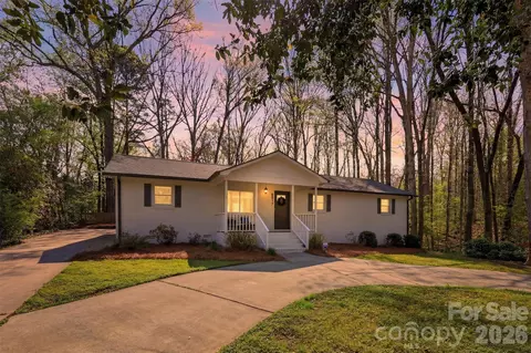 6017 Caroline Dr, Matthews, NC 28104