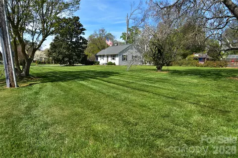 202 Mount Holly Huntersville Rd, Huntersville, NC 28078
