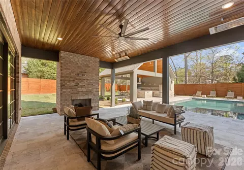 154 N Canterbury Rd, Charlotte, NC 28211