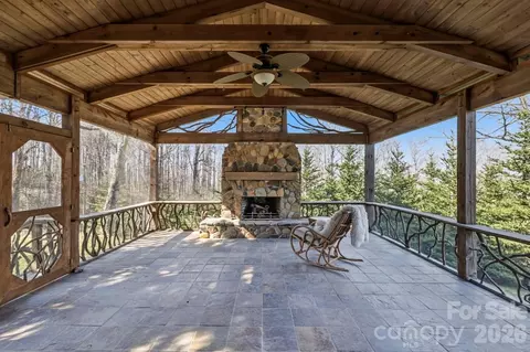 1032 Brightwater Dr, Hendersonville, NC 28739