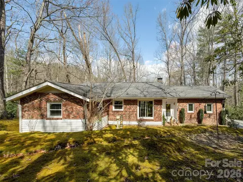 54 Bear Rock Loop Rd, Hendersonville, NC 28739