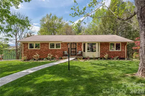 47 Deerwood Dr, Asheville, NC 28805