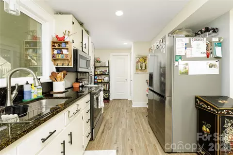 Kitchen - 4100 S Fork St, Hickory, NC 28602 photo 3 of 4
