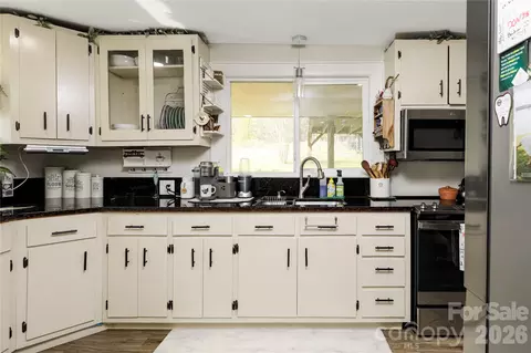Kitchen - 4100 S Fork St, Hickory, NC 28602 photo 4 of 4