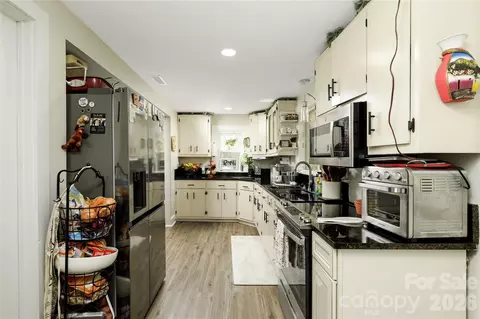Kitchen - 4100 S Fork St, Hickory, NC 28602 photo 1 of 4