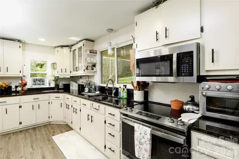 Kitchen - 4100 S Fork St, Hickory, NC 28602 photo 2 of 4