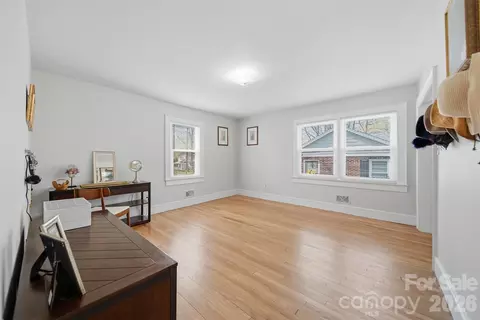 Bedroom - 203 8th Ne St NE, Conover, NC 28613 photo 3 of 5