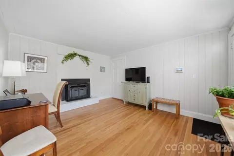 Living - 203 8th Ne St NE, Conover, NC 28613 photo 6 of 7