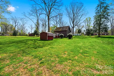 Exterior - 203 8th Ne St NE, Conover, NC 28613 photo 4 of 6