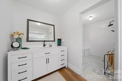 Bath - 203 8th Ne St NE, Conover, NC 28613 photo 1 of 5