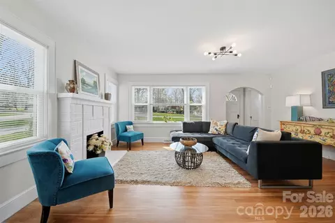 Living - 203 8th Ne St NE, Conover, NC 28613 photo 2 of 7