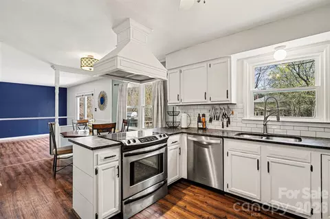 630 Silversmith Dr, Charlotte, NC 28270